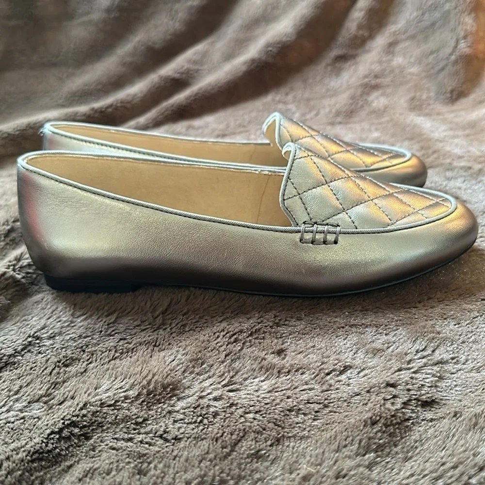 NWOB TALBOTS Ryan Quilted Metallic Silver Leather Flats Sz 6